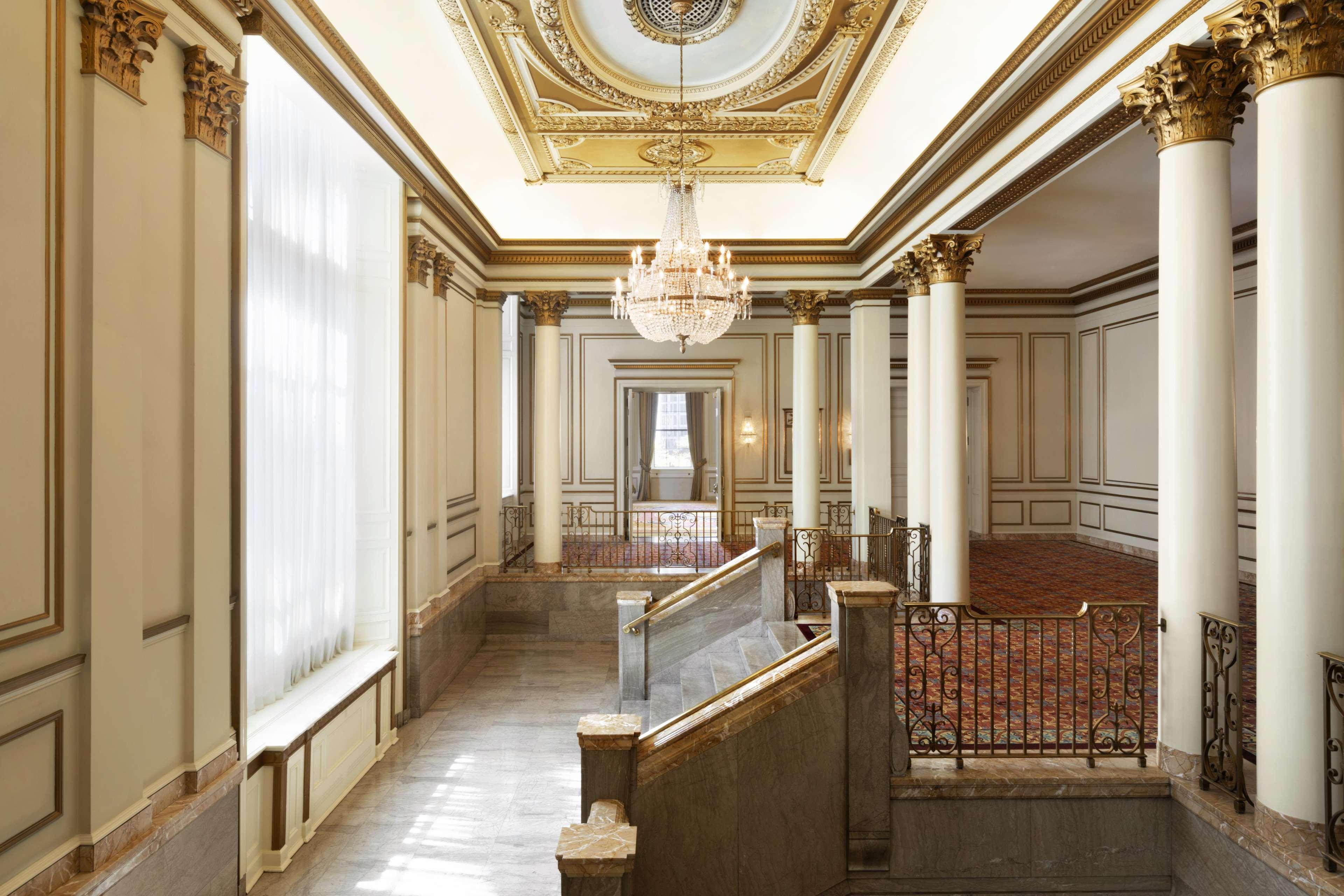 โรงแรม แฟร์มอนต์ แวนคูเวอร์ ภายนอก รูปภาพ The interior of the National Theatre